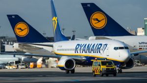 Wer bei Ryanair nach dem Online-Kauf seinen Namen auf dem Ticket verändern möchte, muss bis zu 160 Euro zahlen, sagen Verbraucherschützer. Foto: dpa