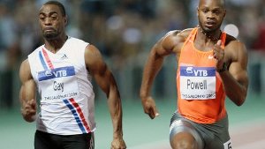 Erst offenbarte der US-Sprinter Tyson Gay (links), positiv auf ein Doping-Mittel getestet worden zu sein. Wenig später wurde bekannt, dass fünf Jamaikaner entlarvt wurden - angeführt vom ehemaligen 100-Meter-Weltrekordler Asafa Powell (rechts). Foto: AP/dpa