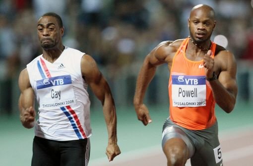 Erst offenbarte der US-Sprinter Tyson Gay (links), positiv auf ein Doping-Mittel getestet worden zu sein. Wenig später wurde bekannt, dass fünf Jamaikaner entlarvt wurden - angeführt vom ehemaligen 100-Meter-Weltrekordler Asafa Powell (rechts). Foto: AP/dpa