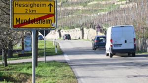 Die Kreisstraße von Mundelsheim nach Hessigheim weist starke Schäden auf. Foto: Werner Kuhnle