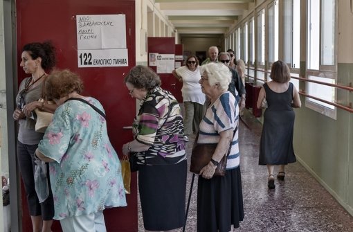 Griechische Wähler am Sonntag in den Wahllokalen. Foto: Getty