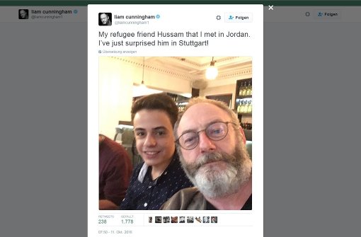 Liam Cunningham hat einen jungen Flüchtling in Stuttgart besucht. Foto: Screenshot Twitter / @liamcunningham1