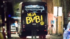 Nach dem Anschlag auf den BVB-Mannschaftsbus solidarisieren sich viele Menschen im Netz mit den Dortmundern. Foto: dpa