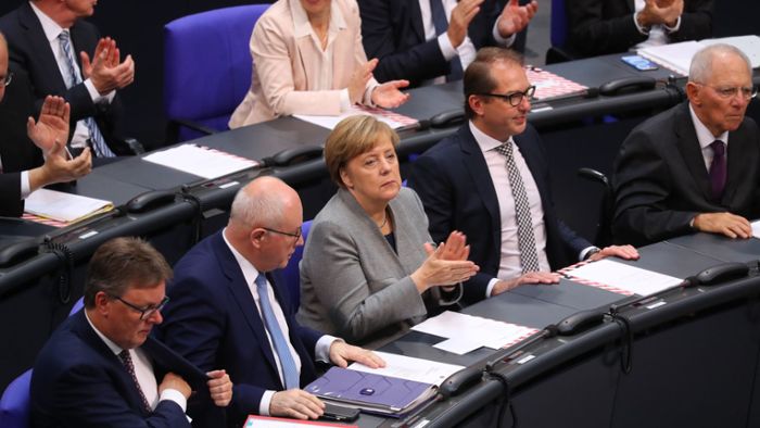 Merkel und ihr Kabinett bleiben geschäftsführend im Amt