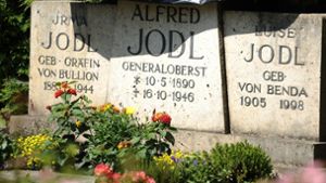 Künstler beschmiert Jodl-Grab und muss für die Reinigung zahlen