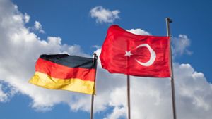 Auch türkische Wahlberechtigte in Deutschland sind zur  Stimmabgabe aufgerufen. Am Sonntag ist die Stichwahl in der Türkei. (Symbolbild) Foto: dpa/Christian Charisius