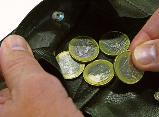 Mit nur wenigen Euro  in der Tasche sollte ein Hemminger Rentner Miete, Kaution und Umzug vorstrecken. Foto: dpa