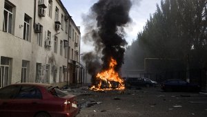 In Donezk gehen die Kämpfe weiter. Foto: dpa