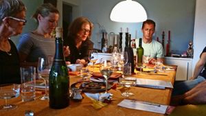 Die Kochgruppe fünf des Projektes Salz und Suppe stammt aus Degerloch  und Stuttgart-Süd. Foto: Nina  Ayerle
