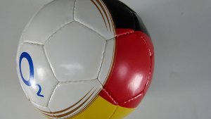 Im Fall des getöteten achtjährigen Jungen aus Freiburg sucht die Polizei seinen Fußball. Foto: Polizei