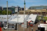 Streit um den Schlossplatz in Stuttgart: Ist eine gemeinsame Tribüne für EM und Festival  die Lösung?...