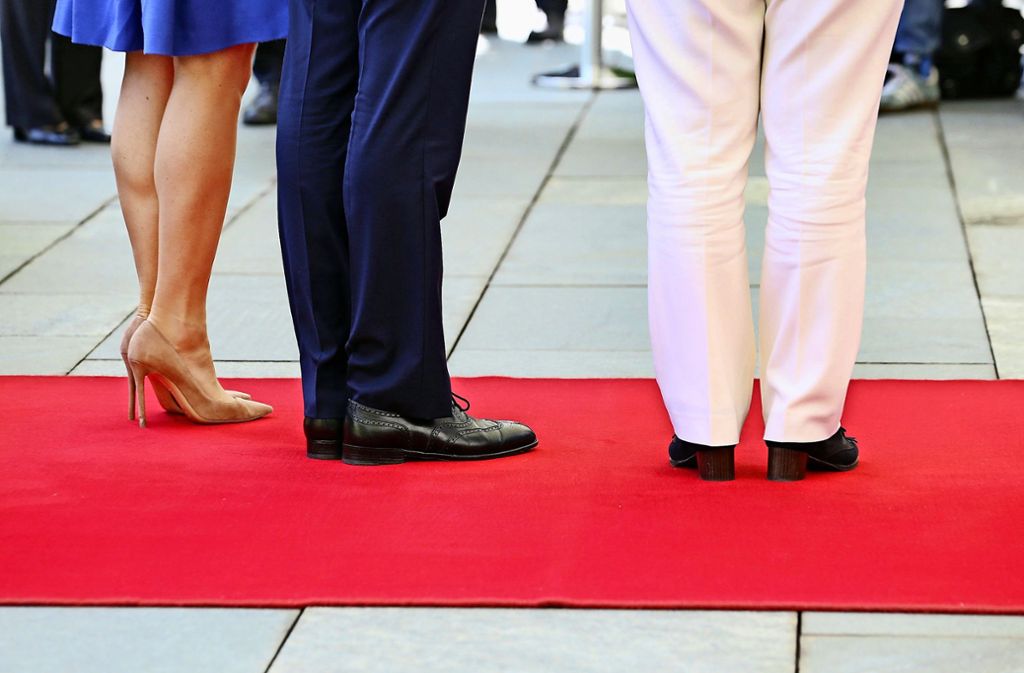 Die Jungen Windsors Bei Ihrer Ankunft In Berlin Tegel Prinz