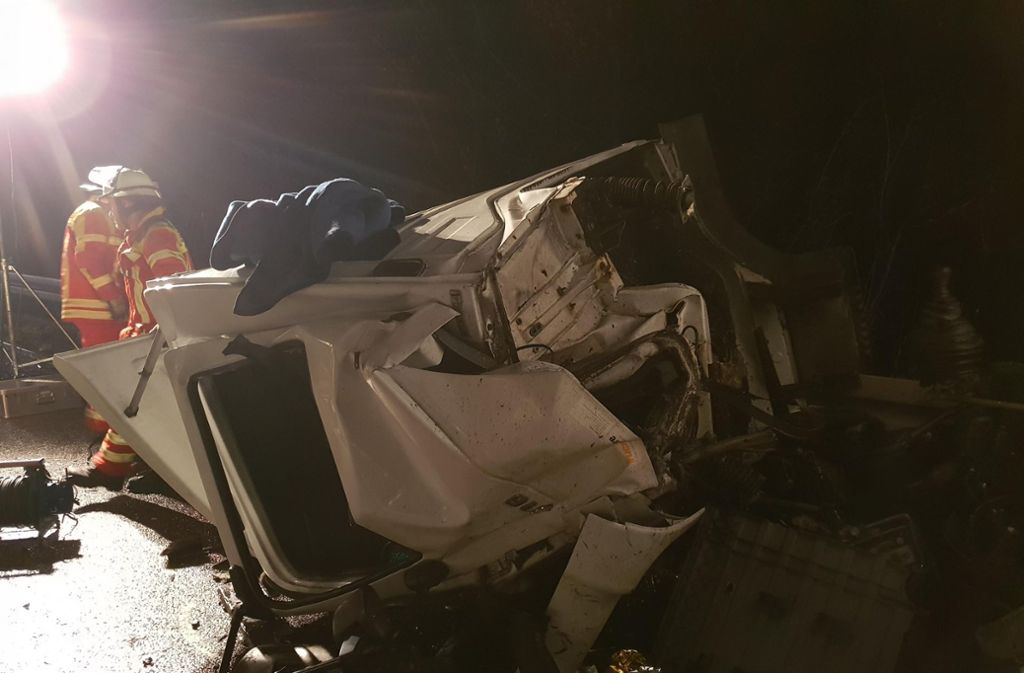 Ein Lkw-Fahrer musste nach einem Unfall im Kreis Ludwigsburg aus dem Führerhaus geborgen werden. Foto: 7aktuell.de/Franziska Hessenauer