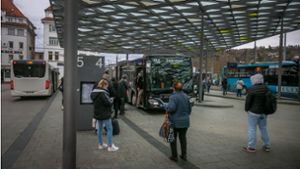Am Esslinger Busbahnhof wird wegen des Warnstreiks am Mittwoch nicht viel los sein. Foto: Roberto Bulgrin