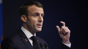 Emmanuel Macron hofft darauf, dass sich die Lage wieder beruhigt. Foto: AP