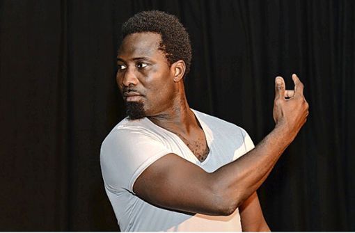 Der afrikanische Tänzer Yahi Nestor Gahe lebt seit 2009 in Stuttgart. Jetzt zeigt er im Theater tri-bühne das Tanzsolo „Soliloque dansé.“ Foto: Peter Pöschl /PP