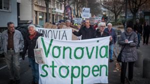 Nach der Ankündigung hoher Mieterhöhungen protestieren Mieter in Stuttgart gegen das Vorgehen von Vonovia. Foto: Lichtgut/Achim Zweygarth