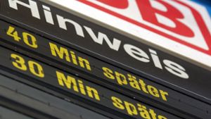 Die Deutsche Bahn entschädigt tausende Besitzer von Jahreskarten in Baden-Württemberg. Foto: dpa