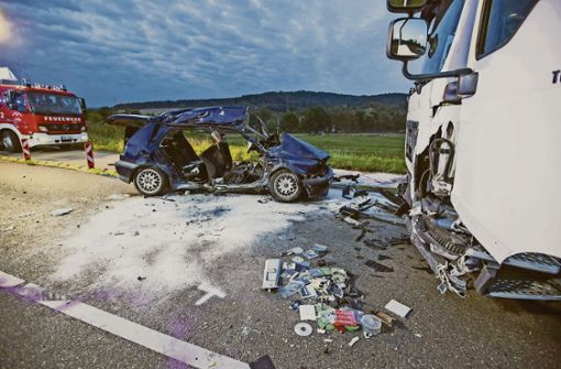 Schrecklicke Bilanz eines  Unfall bei Schorndorf: drei Tote. Foto: 7aktuell.de/Simon Adomat