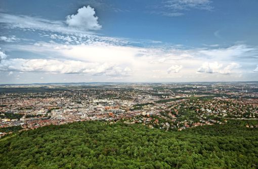 Vom Fernsehturm aus haben die Besucher einen atemberaubenden Blick über Stuttgart und bis zur Alb. Foto: Lichtgut/Christoph Schmidt