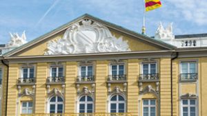 Schloss Karlsruhe darf Baden-Flagge hissen