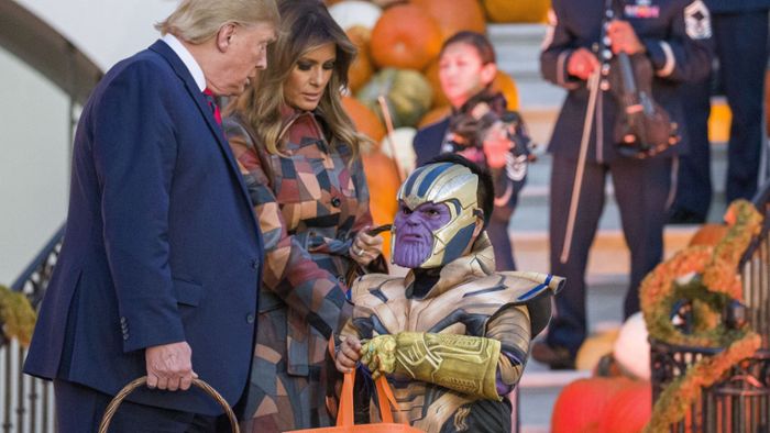 Süßes vom US-Präsidenten: Trumps verteilen Süßigkeiten an verkleidete Kinder