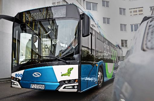 Am Montag im Rahmen einer Pressefahrt in Stuttgart unterwegs: Der batteriebetriebene Bus des polnischen Hersteller Solaris. Foto: Lichtgut/Max Kovalenko