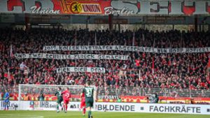 Auch bei Union Berlin gab es Banner gegen Dietmar Hopp. Foto: dpa/Andreas Gora