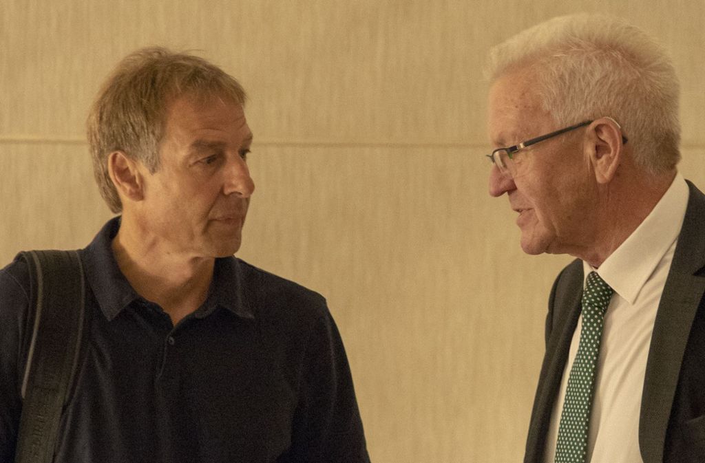 Zwei Schwaben unter sich: Jürgen Klinsmann (links) trifft sich in Kalifornien mit Winfried Kretschmann. Foto: Jana Höffner / Staatsministerium Baden-Württemberg