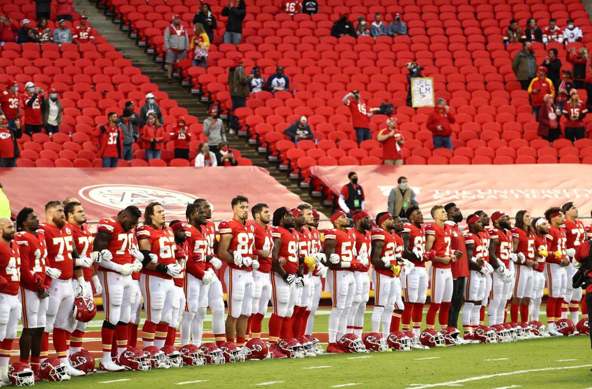 Kansas City Chiefs vs. Houston Texans: NFL fans boo players for anti-racism gestures