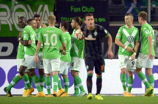 Der VfL Wolfsburg hat das Samstagabendspiel in der Bundesliga 2:1 gegen Werder Bremen gewonnen. Foto: dpa