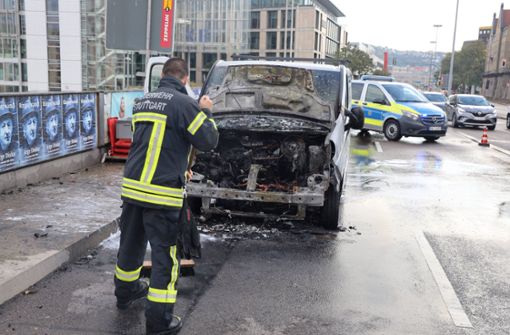 Der Transporter war in der Heilbronner Straße in Brand geraten. Foto: 7aktuell.de/Andreas Werner/7aktuell.de | Andreas Werner