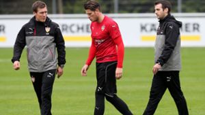 Daniel Ginczek (Mitte) vom VfB Stuttgart könnte es aktuell besser gehen. Foto: Pressefoto Baumann