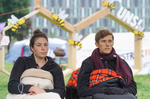 Henning Jeschke und Lea Bonasera haben ihren Hungerstreik beendet. Foto: dpa/Jörg Carstensen