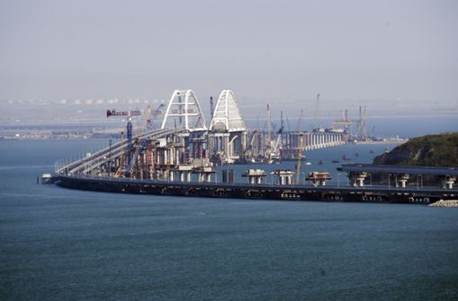 Blick auf die neue Brücke, die die von Russland annektierte Halbinsel Krim mit dem russischen Festland verbindet. Foto: AP