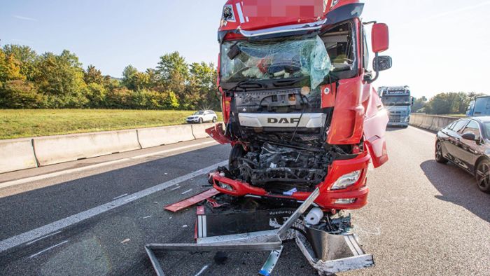 Lkw-Fahrer schwer verletzt – A6 stundenlang voll gesperrt