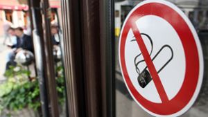 Schweden dürfen auch nicht mehr vor Kneipen rauchen