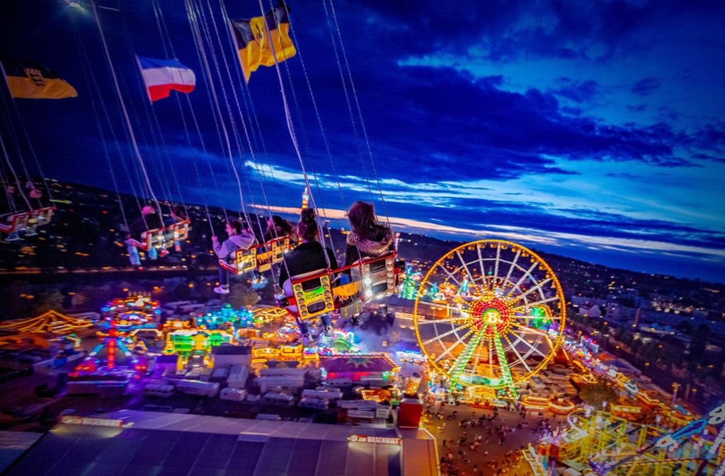 Stuttgarter Fruhlingsfest Ein Leuchtspektakel Bei Nacht News