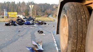 Am Freitagnachmittag kommt es in Magstadt zu einem schweren Unfall mit einem Motorrad und einem Lastwagen. Foto: www.7aktuell.de | Oskar Eyb