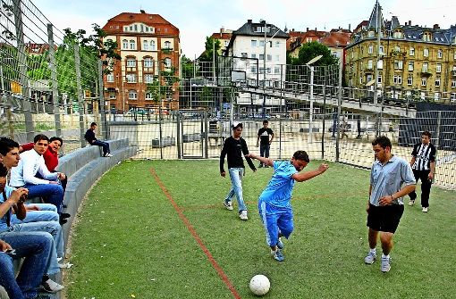 Das Spielfeld auf dem Marienplatz ist ein beliebter Treffpunkt. Foto: Horst Rudel