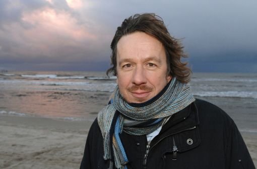 Der Wetterexperte am Strand des Seebades Ahlbeck auf Usedom (Archivfoto vom 06.11.2007).  Foto: dpa
