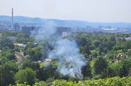 Die Gartenhütte am Schnarrenberg brannte komplett ab. Foto: Andreas Rosar/Fotoagentur Stuttgart