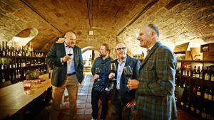 Siegerprobe: Bernd Munk und Jürgen Off (links und rechts) von der Weinmanufaktur, Moritz und Hans Haidle (Mitte) Foto: Gottfried Stoppel