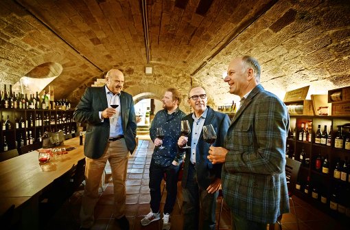 Siegerprobe: Bernd Munk und Jürgen Off (links und rechts) von der Weinmanufaktur, Moritz und Hans Haidle (Mitte) Foto: Gottfried Stoppel