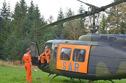 An der Suche nach den Insassen eines abgestürzten Leichthubschraubers war auch ein Hubschrauber der Bundeswehr beteiligt. Foto: dpa