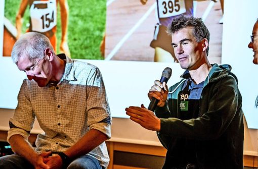 Der Marathonläufer Arne Gabius (rechts) entführt die Besucher des Sponsorenabends in die Welt des Profisports. Foto: KS-Images.de