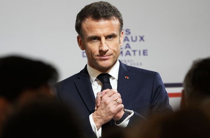Rente ab 64 Jahren: Macron zieht den „Revolver der Demokratie“
