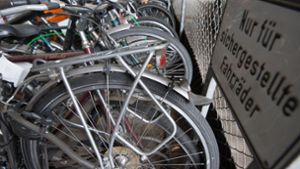 In Mannheim hat die Polizei einen Verdächtigen festgenommen, der es nicht direkt auf die Fahrräder, aber auf den Inhalt der Fahrradkörbe abgesehen hat. (Symbolfoto) Foto: dpa