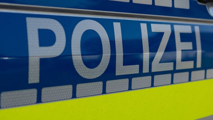 Vorfall in Stuttgart: Mann greift 22-Jähriger unters T-Shirt – Polizei sucht Zeugen