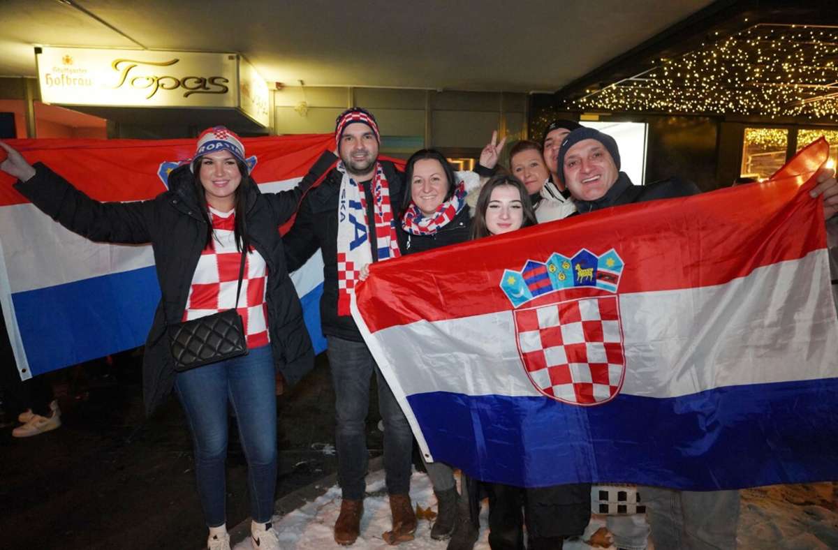 Die kroatischen Fans in Stuttgart hatten allen Grund zum Jubeln: Ihr Team erreichte den 3. Platz bei der Fußball-WM.
